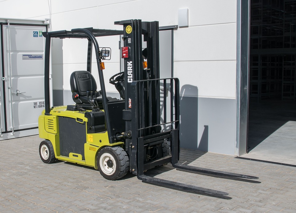 What Are the Benefits of Using Forklifts?